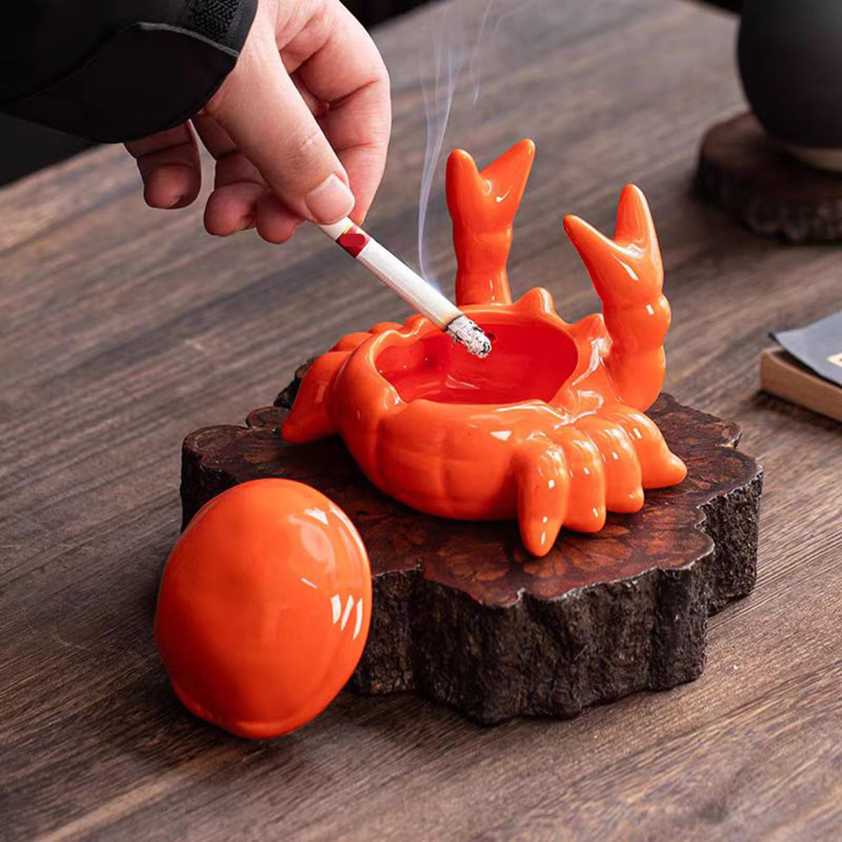 Ashtray with Lid, Windproof Tabletop Ceramic Cigarette Ash Tray for Outside or Inside, Crab Decor
