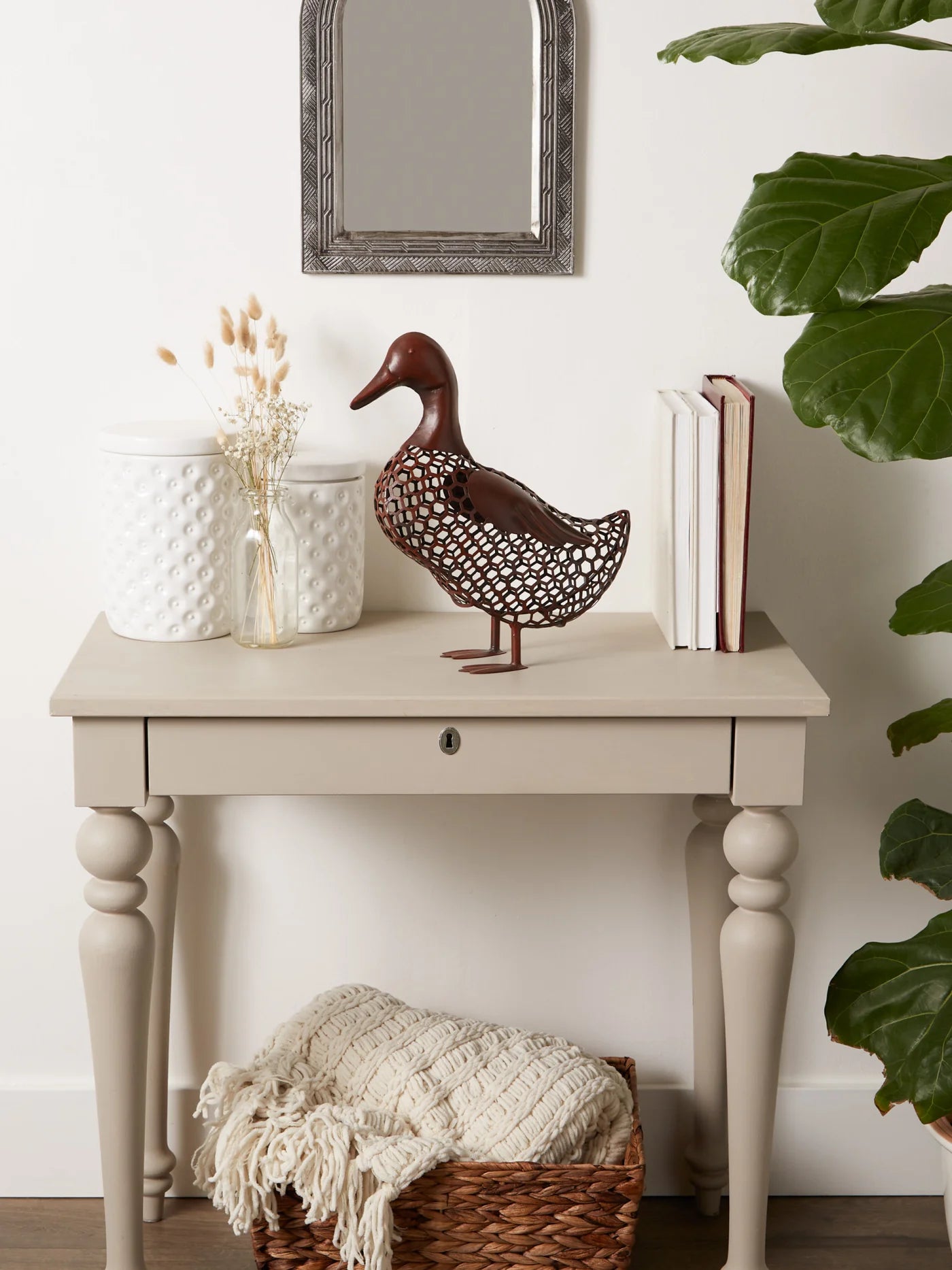 CHICKEN WIRE DUCK SCULPTURE