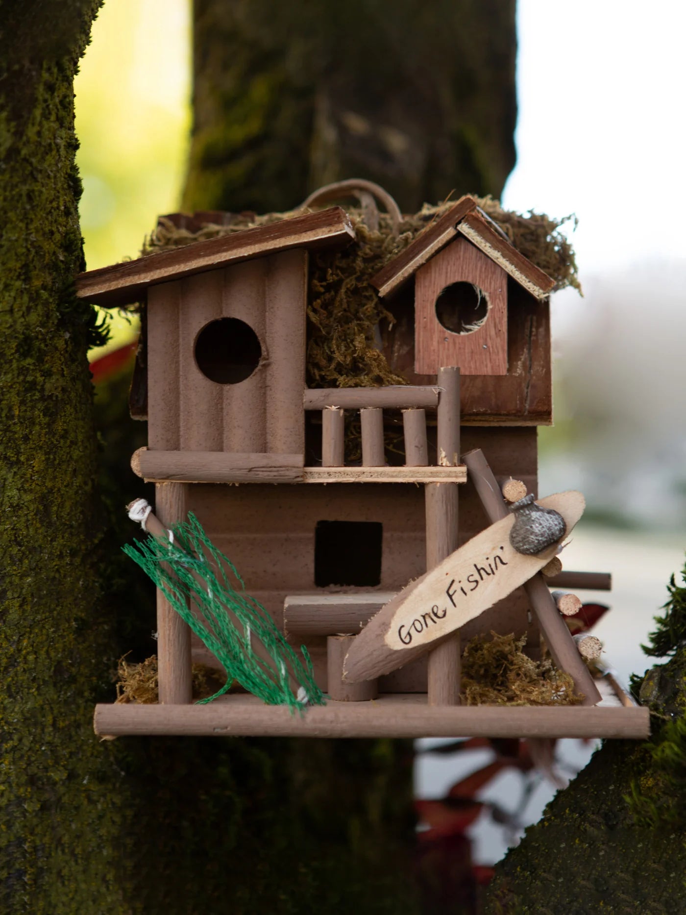 GONE FISHIN’ BIRDHOUSE
