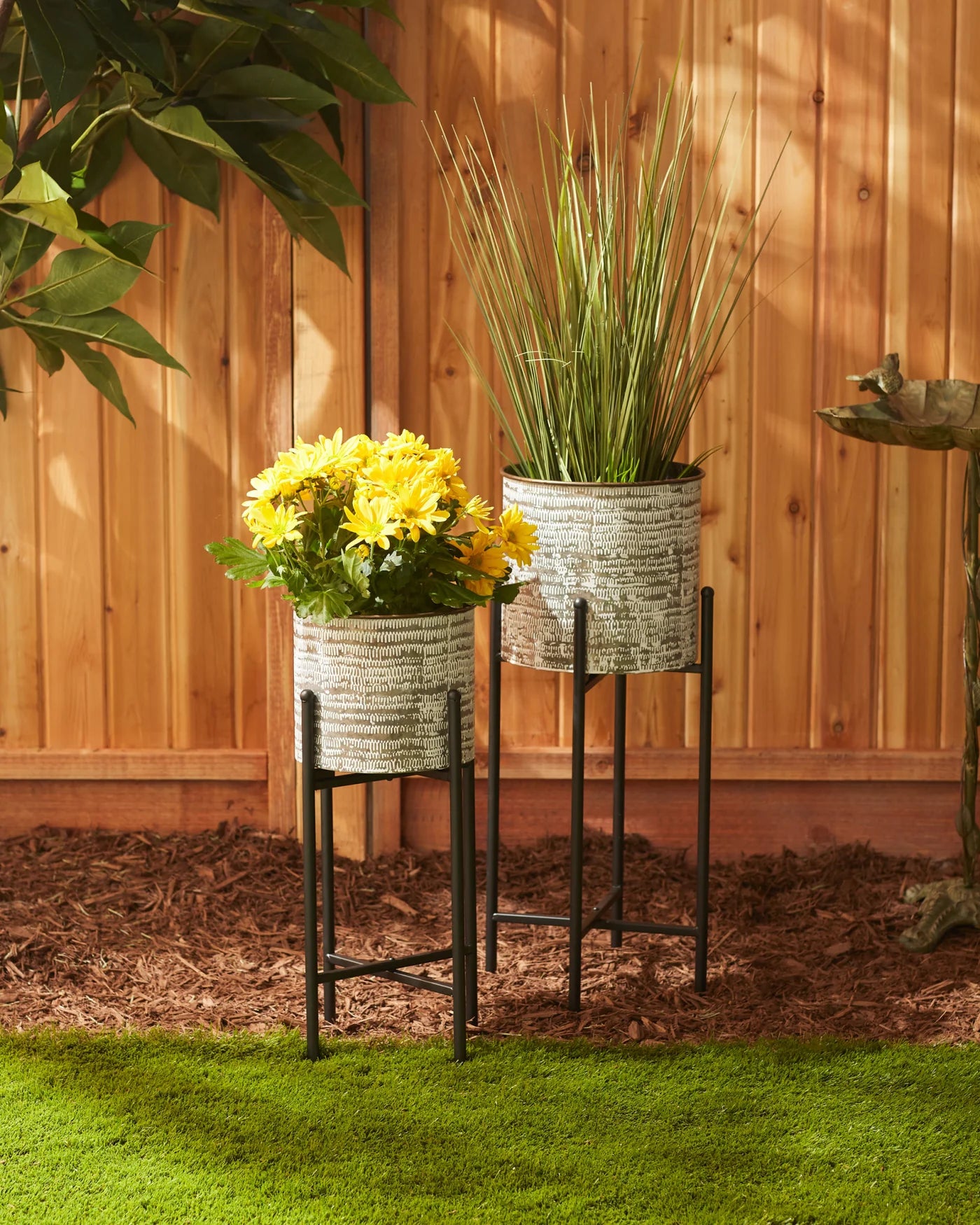 WHITE WASH GALVANIZED BUCKET PLANT STAND SET/2
