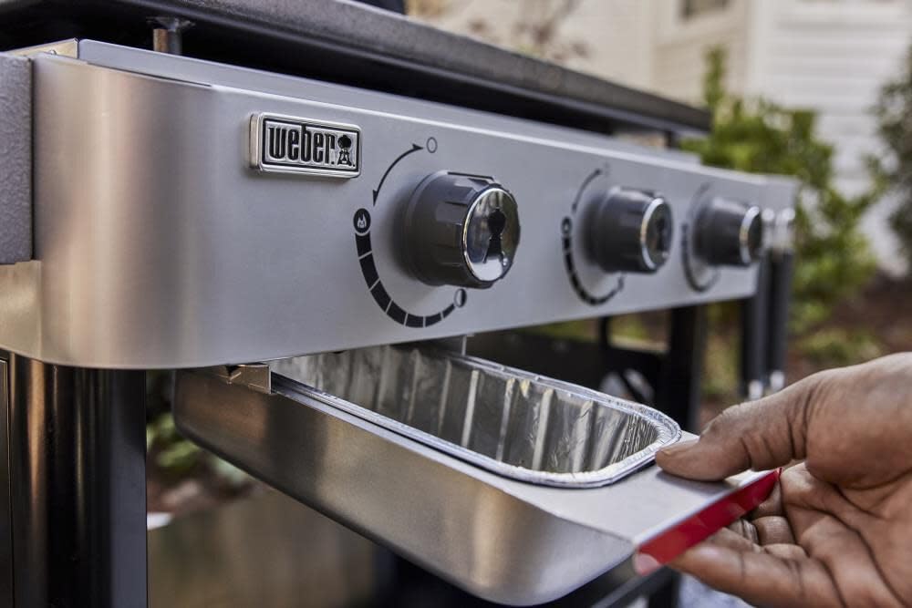 Weber Stainless Steel Griddle Scraper – Non‑Slip Easy‑Grip Handle with Hang Loop for Efficient Grease & Grime Removal, Dishwasher Safe - Griddle Accessory