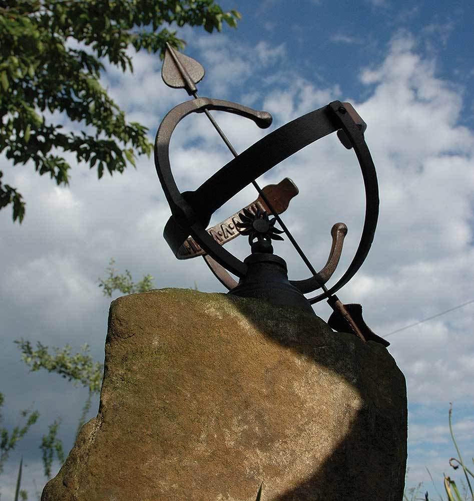 Esschert Design TH28 Cast Iron Sundial