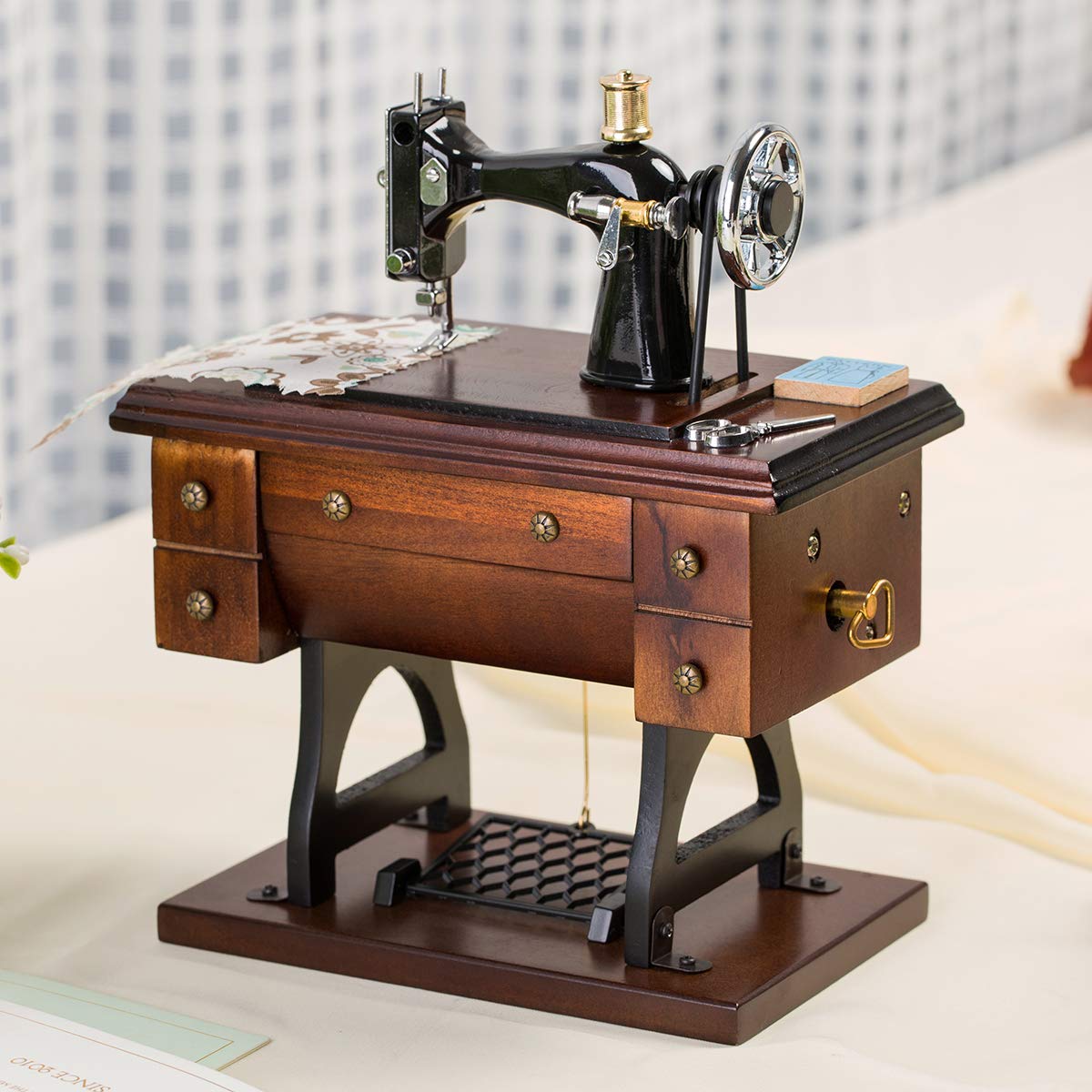 Mr.Winder Sewing Machine Music Box Gift, Wooden Vintage Musical Box Christmas Anniversary Birthday Gifts for Mom Wife Grandma Friend Wind Up Mechanical Melody Fur Elise
