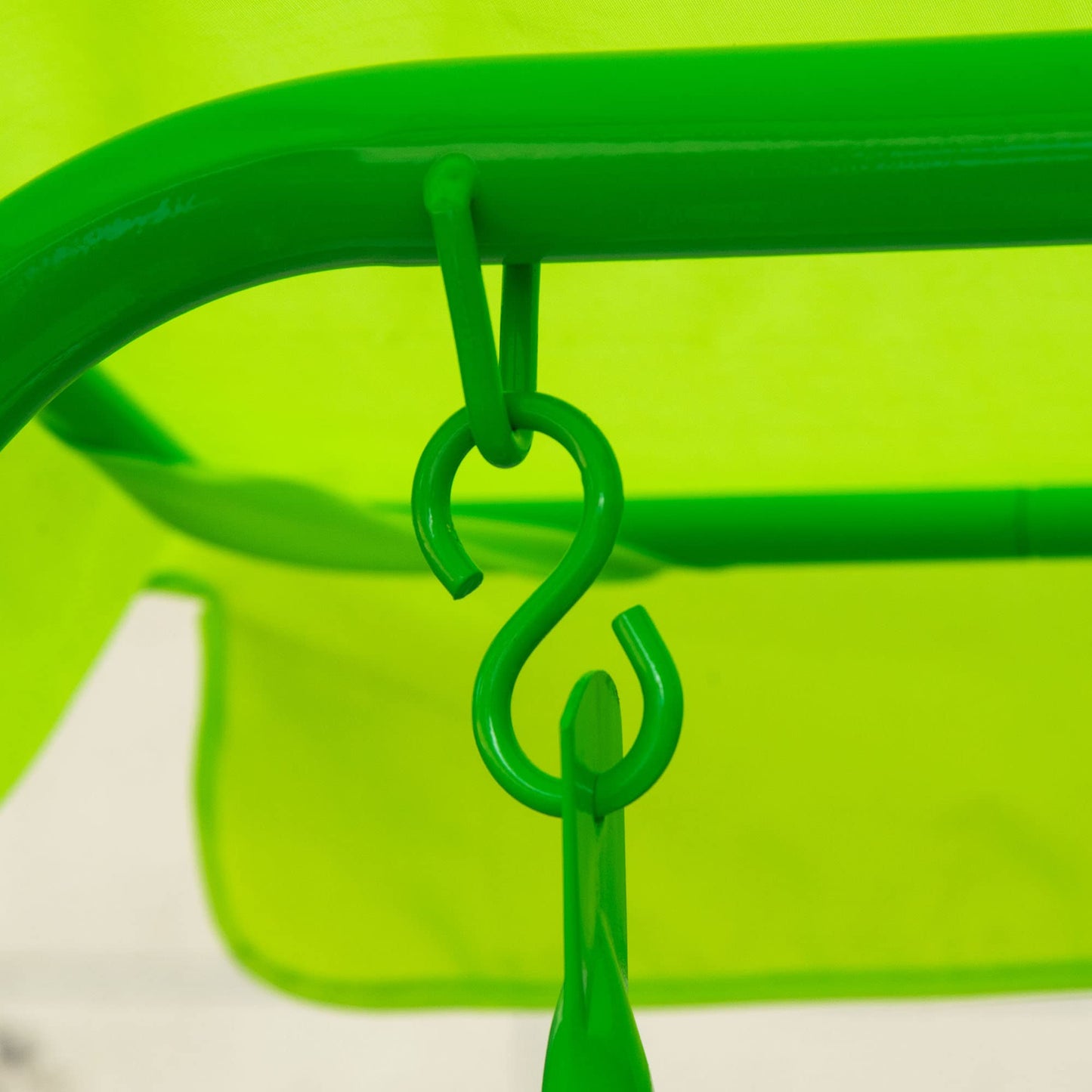Outsunny Kids Patio Swing, 2-Seater Outdoor Swing Chair with Adjustable Canopy and Safety Belt, Frog Pattern Hanging Swing Bench for Garden or Backyard, Green