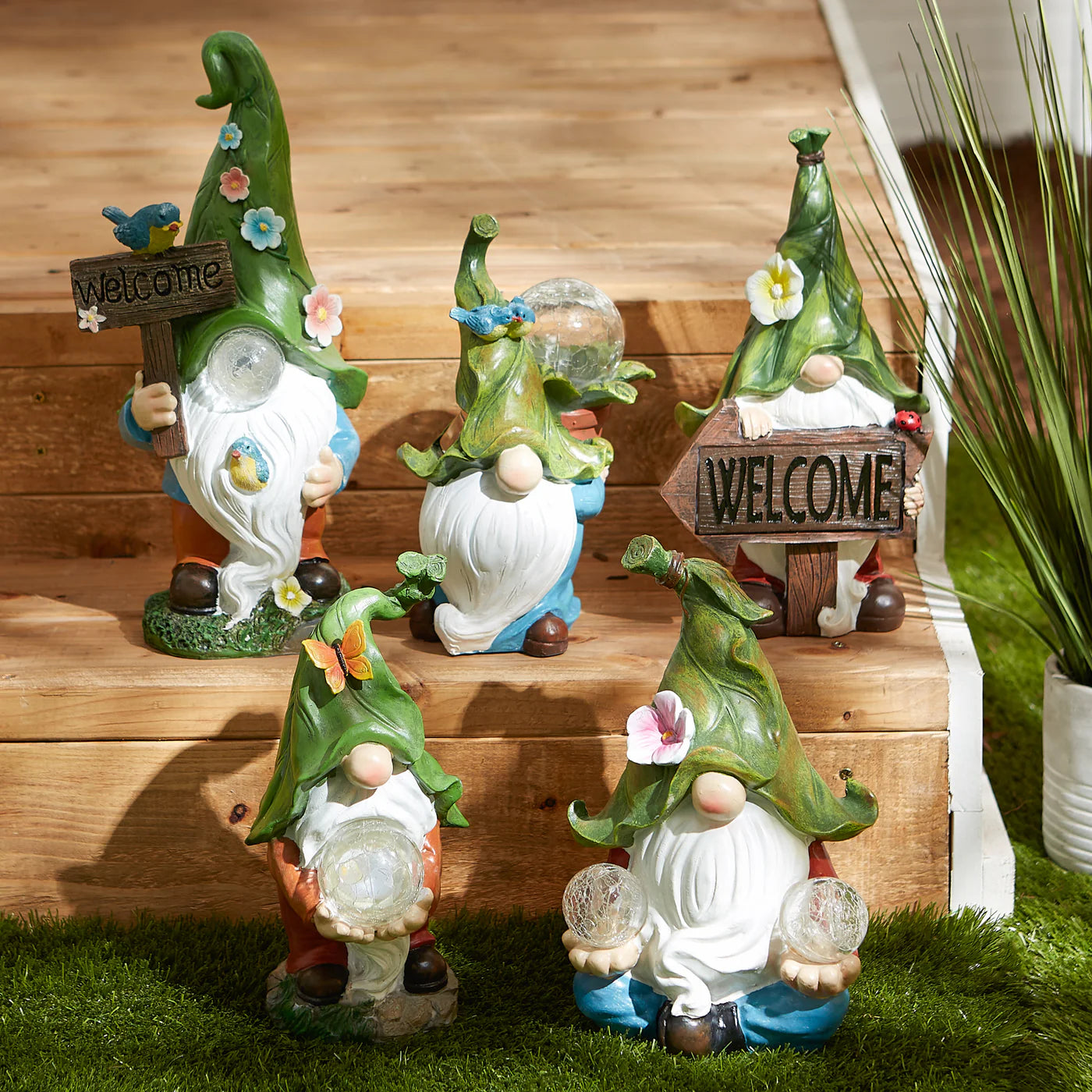 GNOME WITH GLOWING WELCOME SIGN SOLAR STATUE