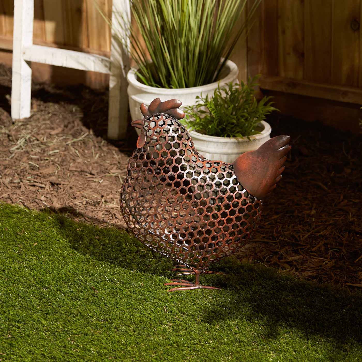 CHICKEN WIRE CHICKEN SCULPTURE