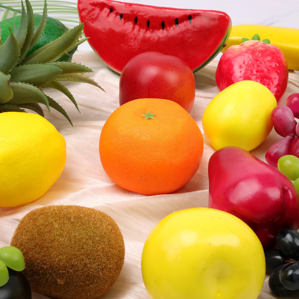 Meiwlong 18 Pcs Lifelike Plastic Artificial Fruit for Decoration