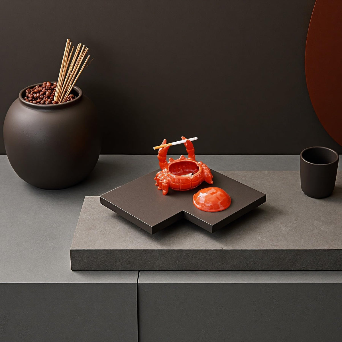 Ashtray with Lid, Windproof Tabletop Ceramic Cigarette Ash Tray for Outside or Inside, Crab Decor