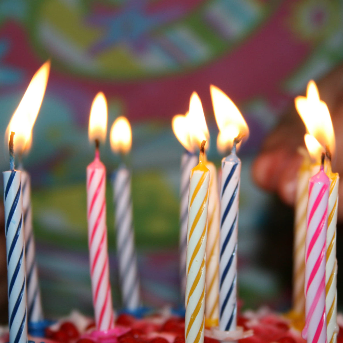 BEST PARTY EVER! Quick Light Chain Reaction Bithday Cake Candles, 48 Count