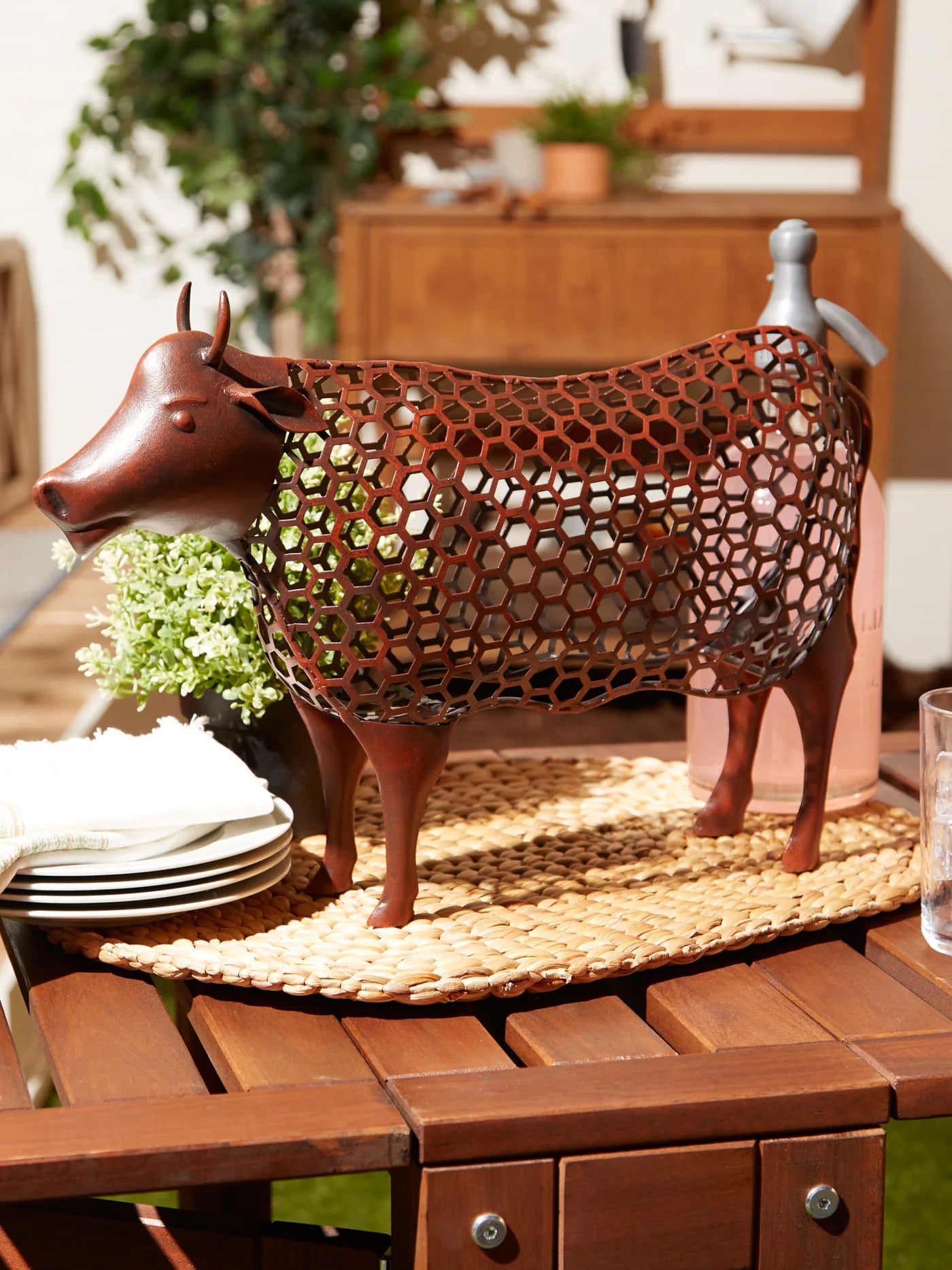 CHICKEN WIRE COW SCULPTURE