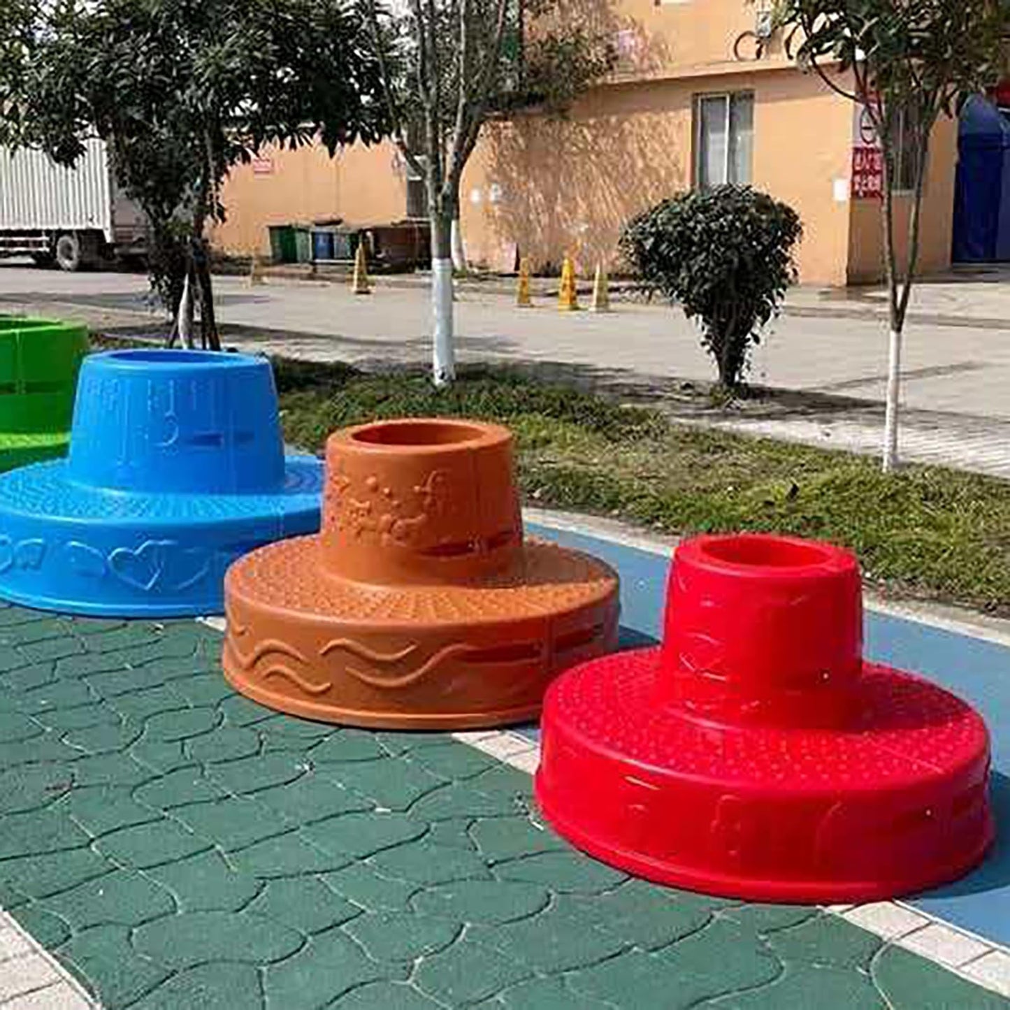 JOSOGO Kids Outdoor Tree Bench, Durable Plastic Round Modular Seating for Kindergarten Daycare School Backyard, Colorful Preschool Garden Playground Stool