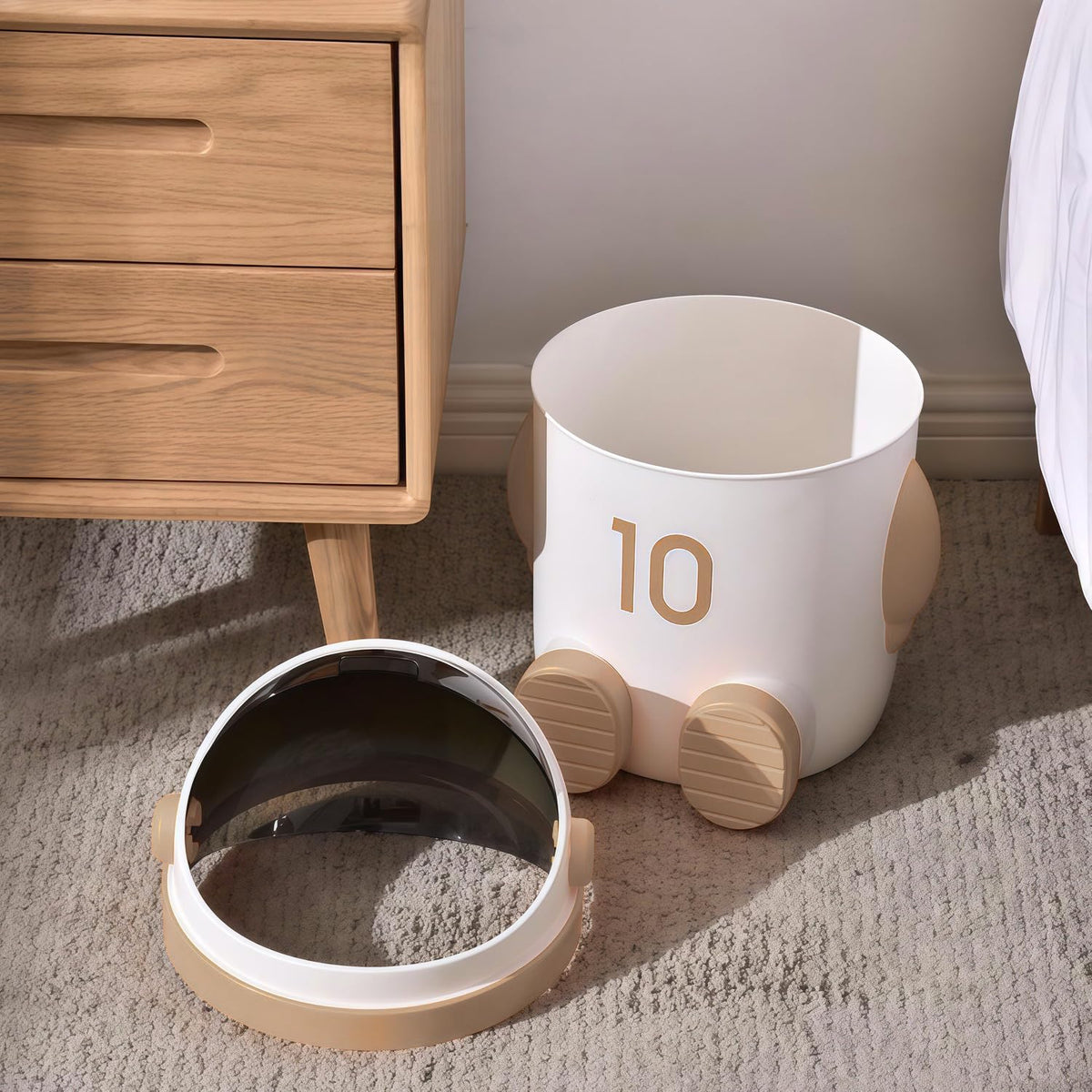 Sylfaen Astronaut Trash Can, 3.3Gal Cute Garbage Can with Swing Lid, Khaki