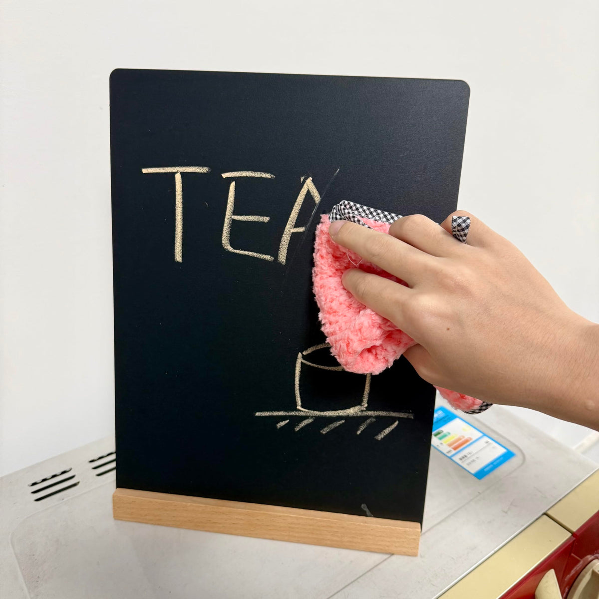NEWNEWSHOW 1 Pack 8.7x12 Inch Tabletop Chalkboard with Wood Holder
