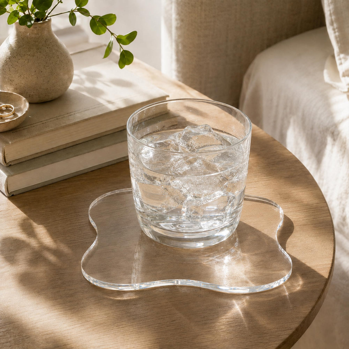 Leadiy Acrylic Coaster Decorative Plates, Irregular Bar Drink Coaster, Clear Cloud Shape Coffee Cup Coaster, Perfect for Tabletop Protection and Accessories Display.(Clear)