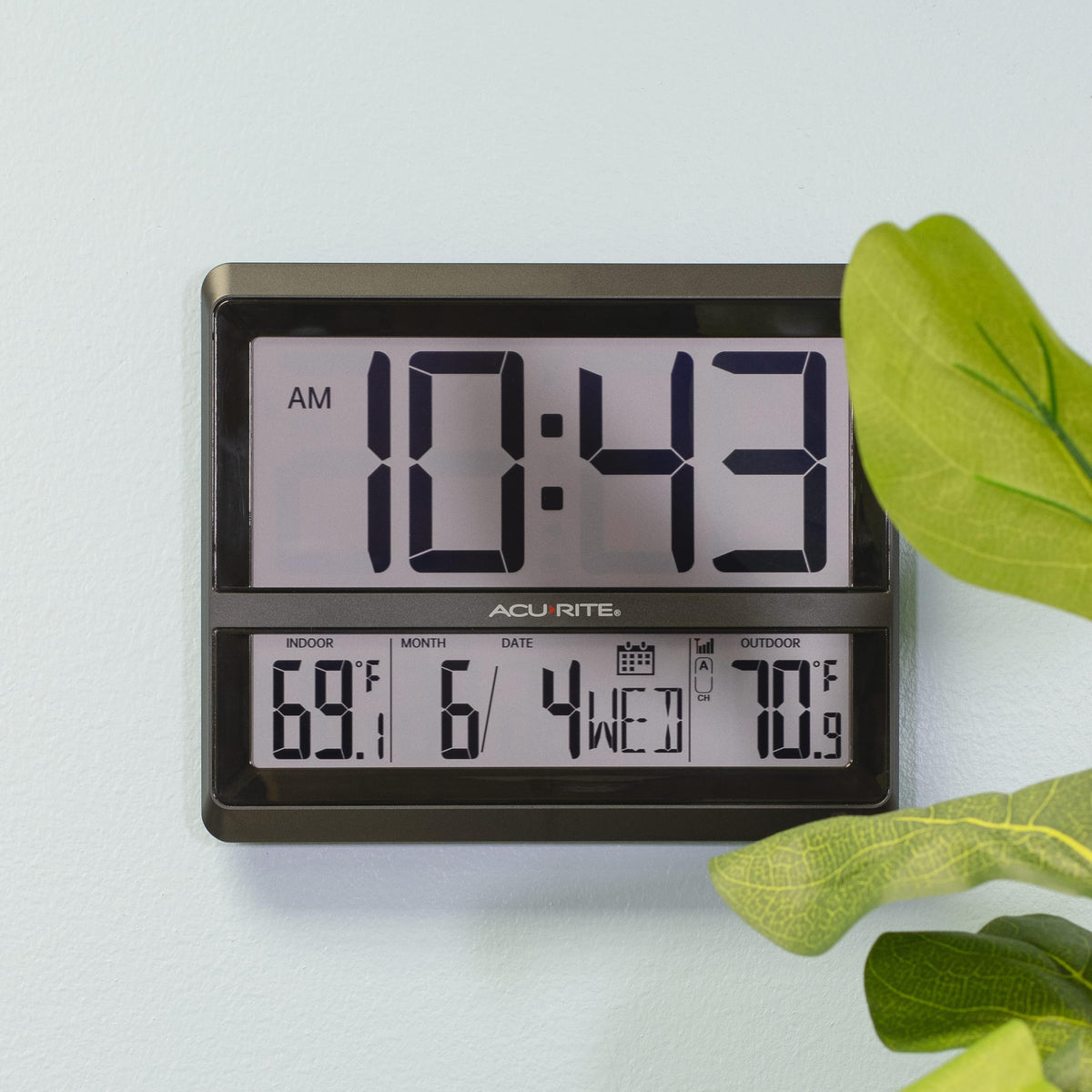 AcuRite (75440L Large Wireless Atomic Clock with Temp and Auto DST Changes