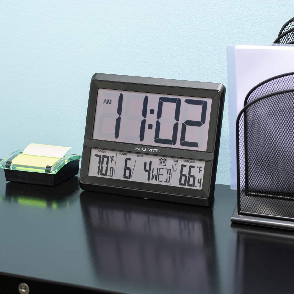 AcuRite (75440L Large Wireless Atomic Clock with Temp and Auto DST Changes
