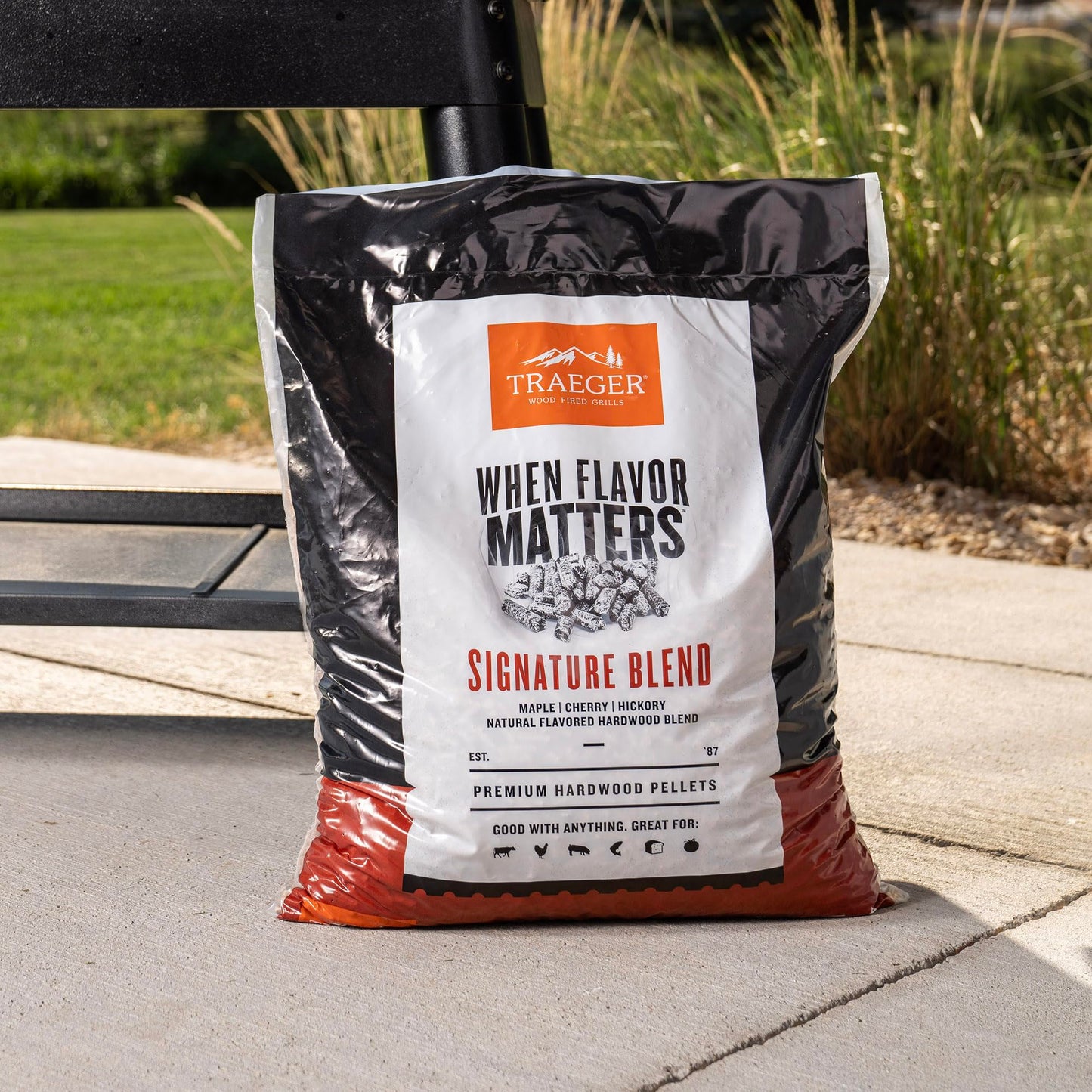 Traeger Grills Signature Blend 100% All-Natural Wood Pellets for Smokers and Pellet Grills, BBQ, Bake, Roast, 18 lb. Bag