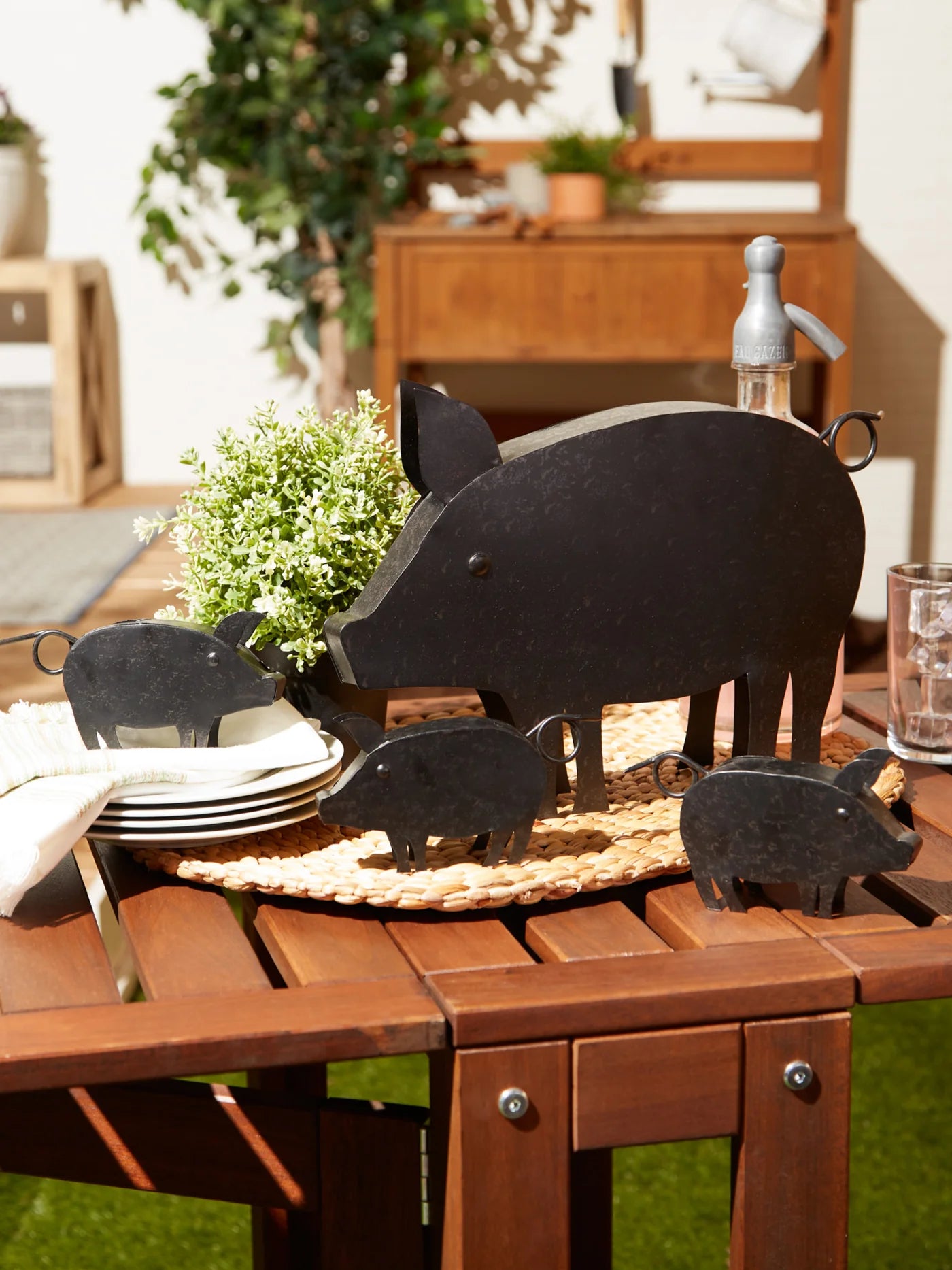 PIG WITH PIGLETS SCULPTURE