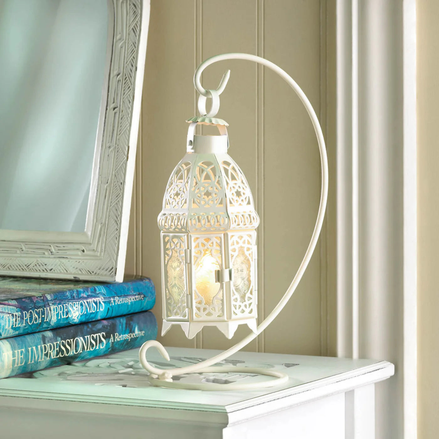 WHITE FANCY CANDLE LANTERN WITH STAND