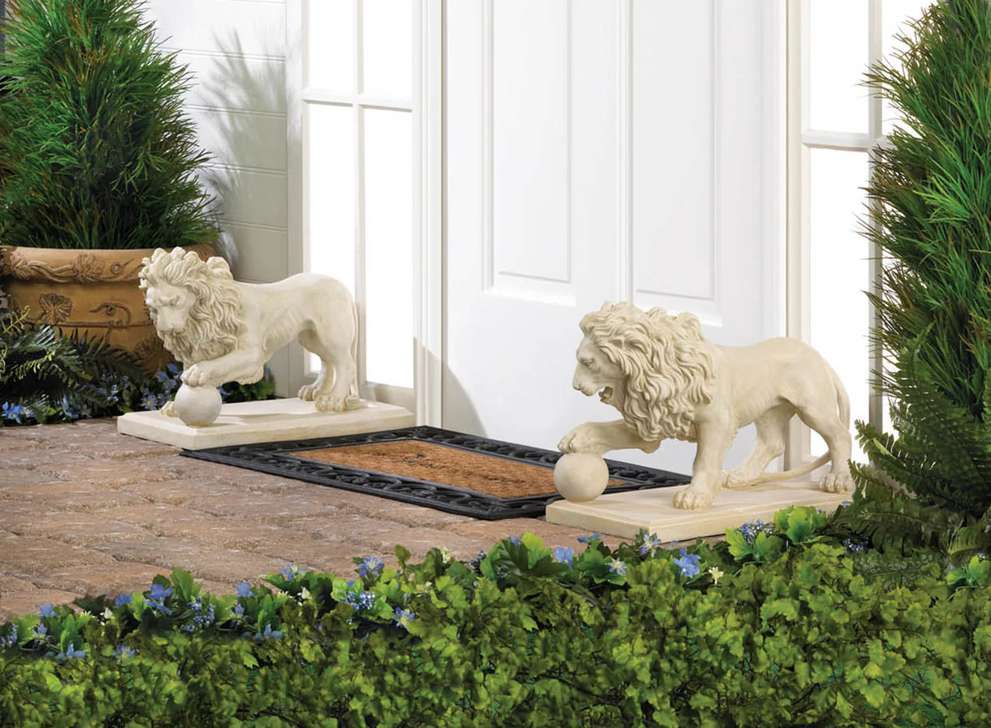 REGAL LION STATUE DUO