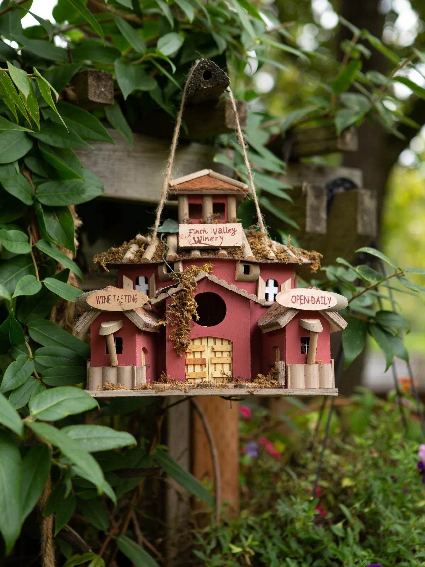 WINERY BIRDHOUSE