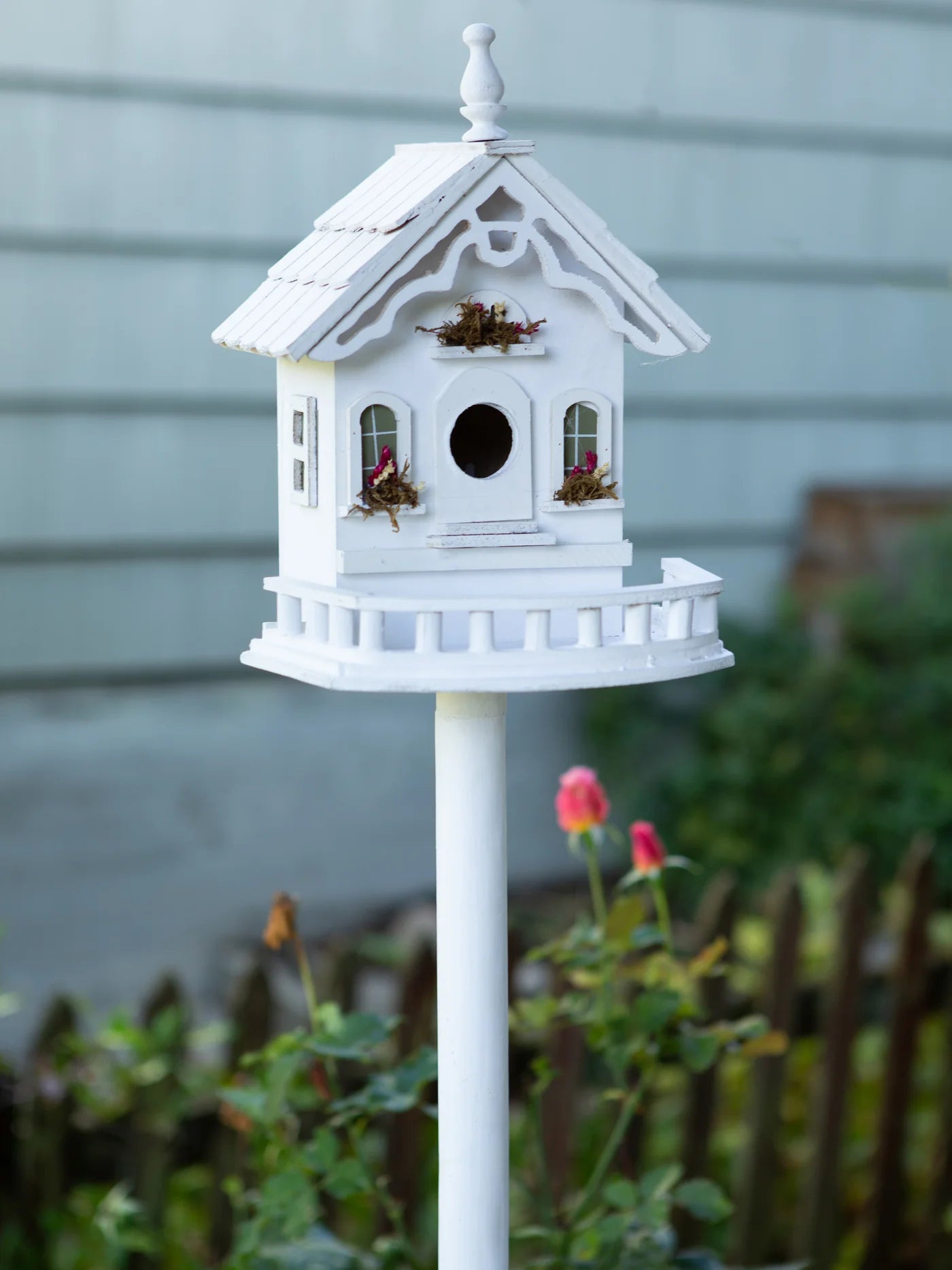 FREESTANDING VICTORIAN BIRDHOUSE