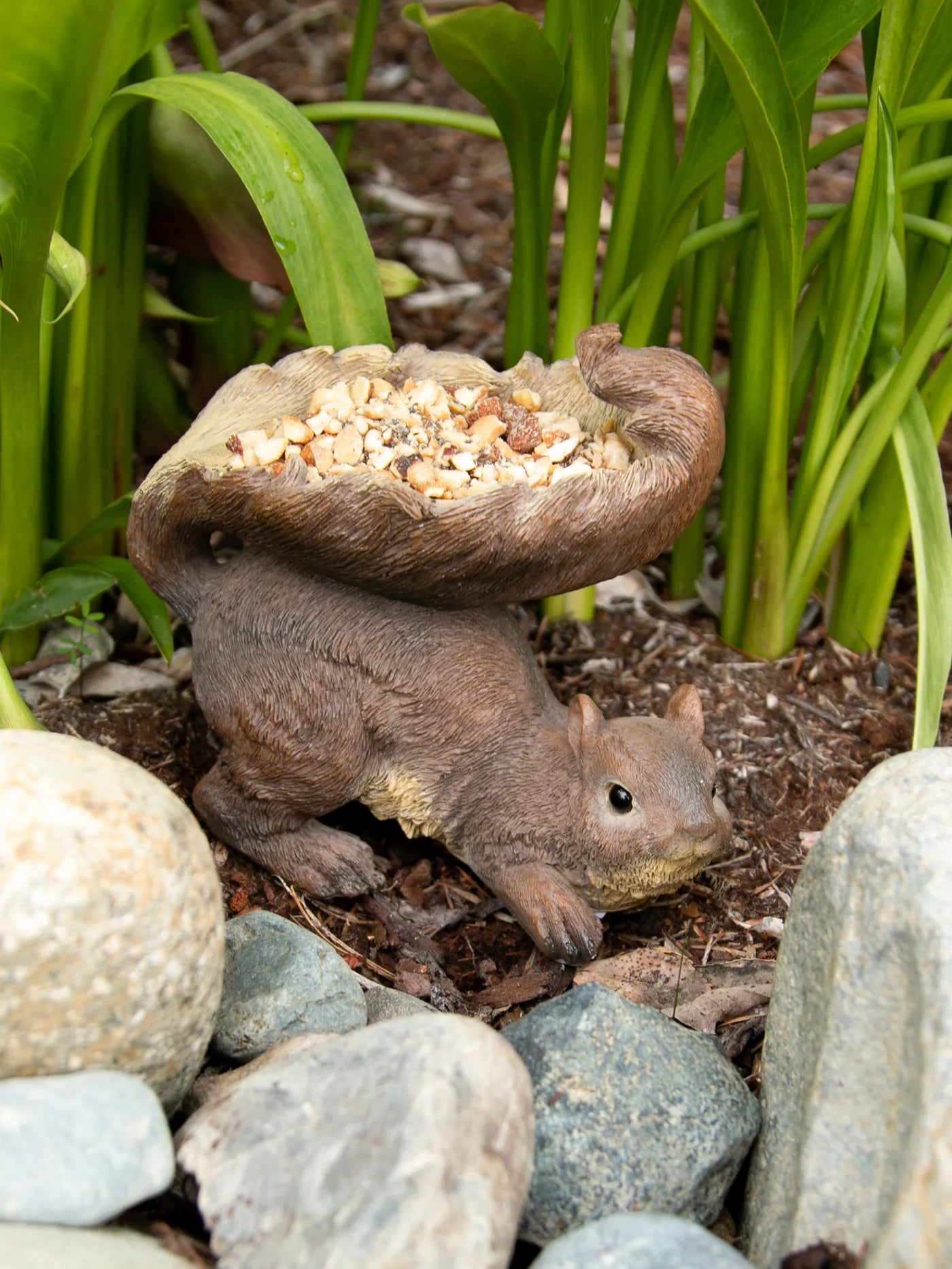 WOODLAND SQUIRREL BIRD FEEDER