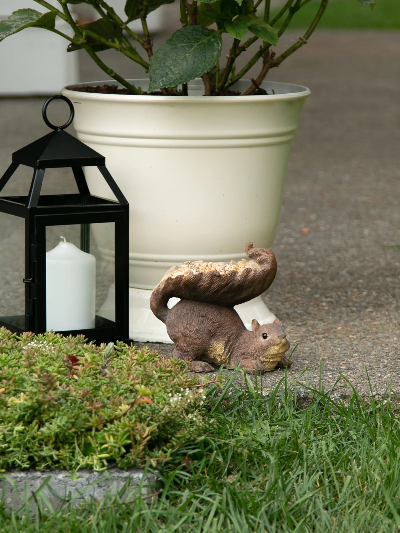 WOODLAND SQUIRREL BIRD FEEDER
