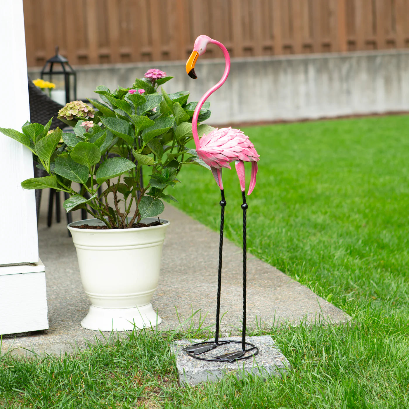 TROPICAL TANGO FLAMINGO STATUE
