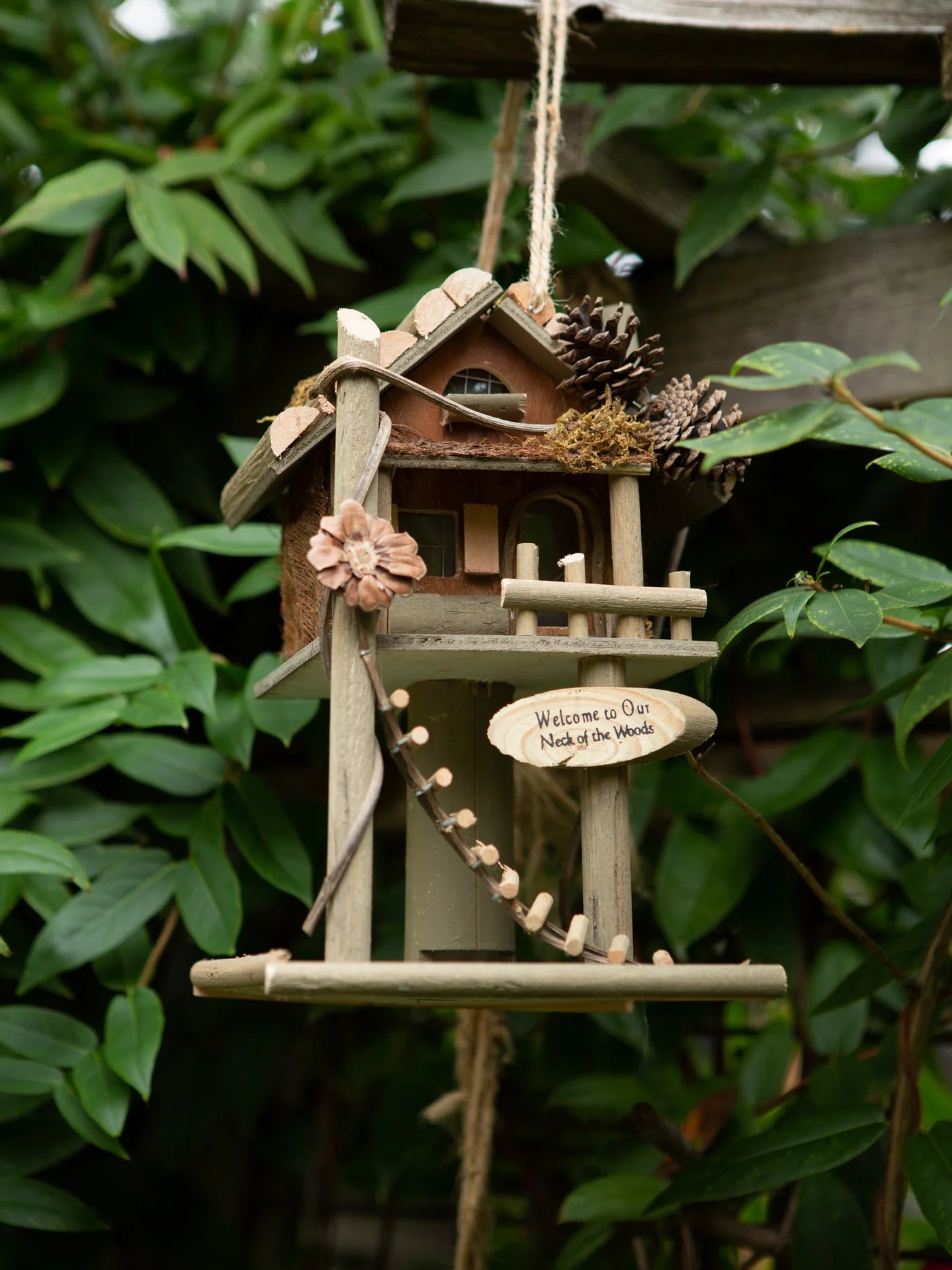 TREE HOUSE BIRD FEEDER