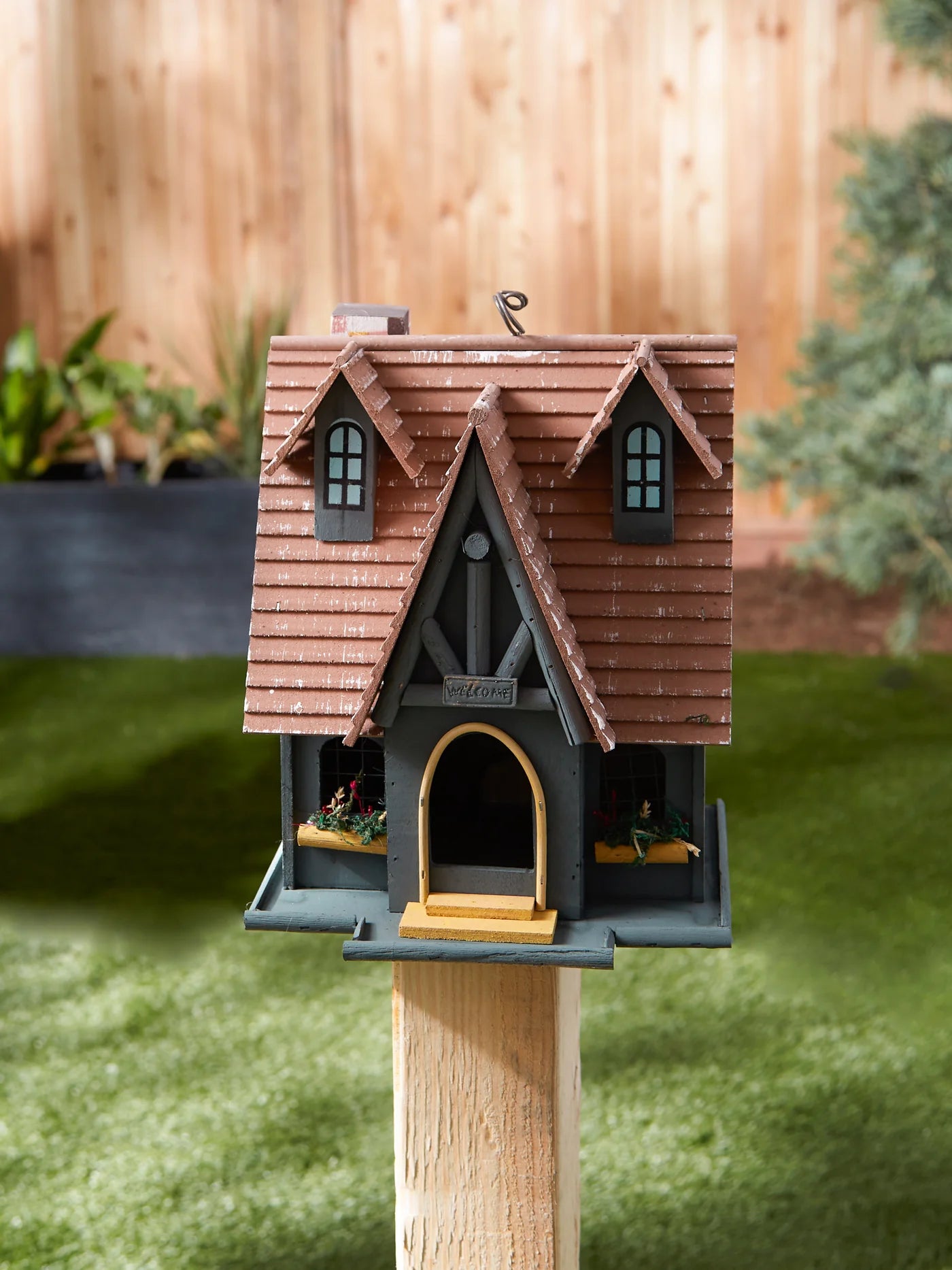STORYBOOK COTTAGE BIRDHOUSE