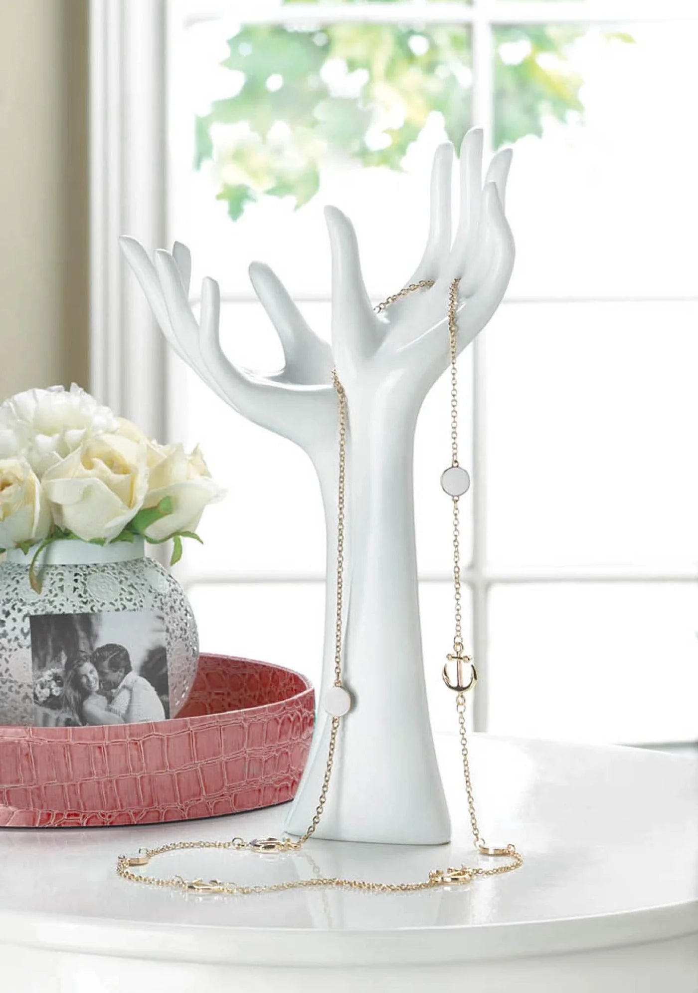 HELPING HANDS JEWELRY HOLDER