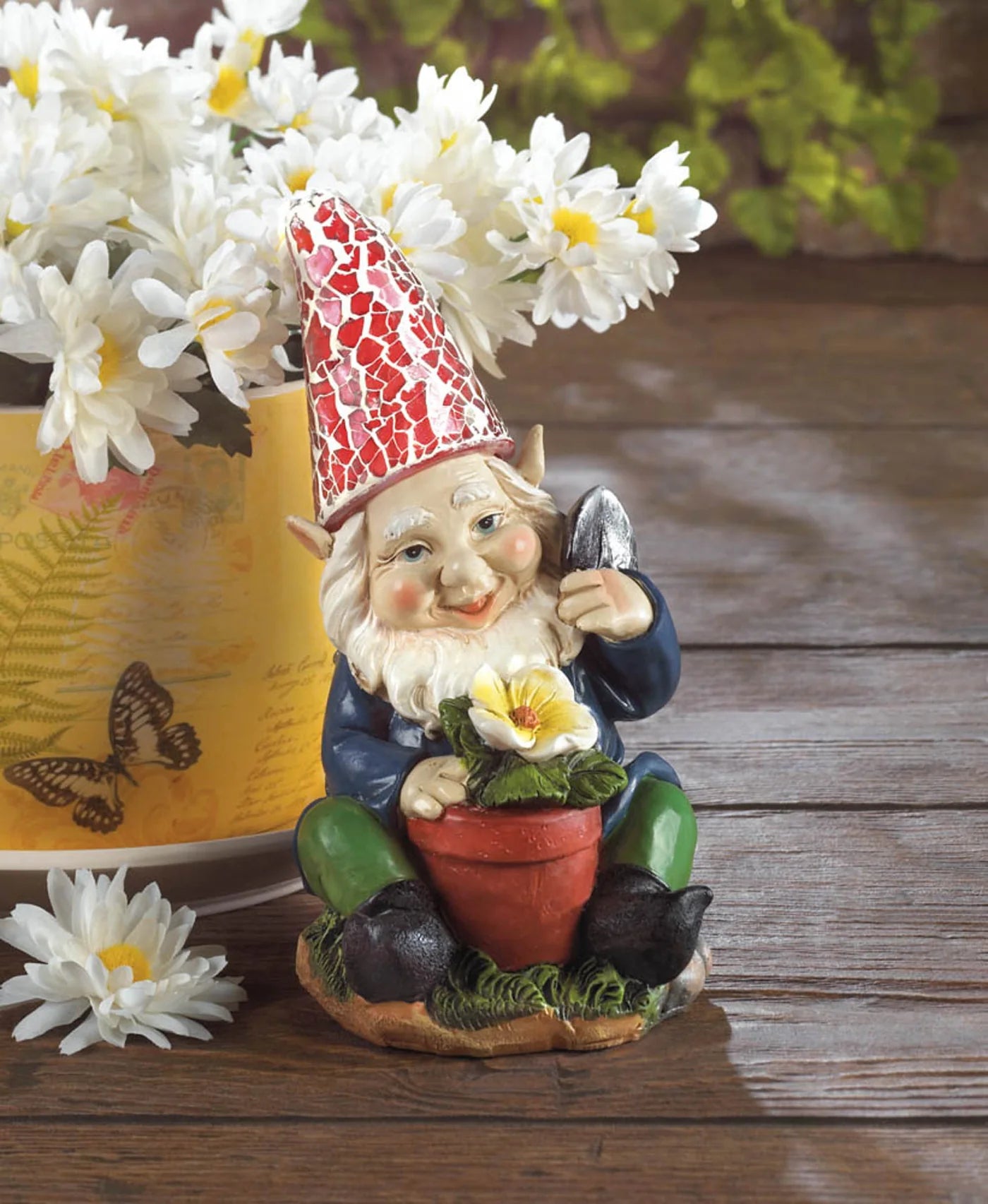 GARDENING GNOME SOLAR STATUE