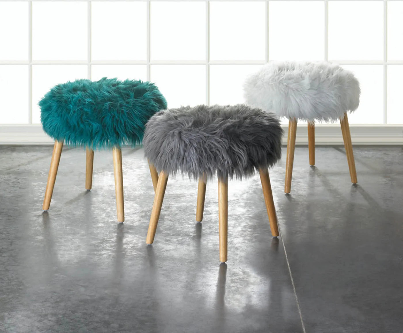 WHITE FAUX FUR STOOL