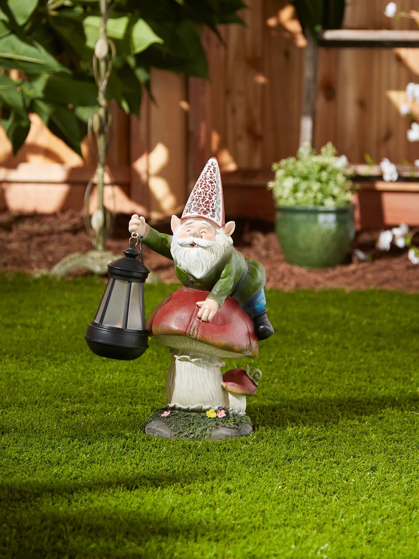 GNOME ON MUSHROOM SOLAR STATUE