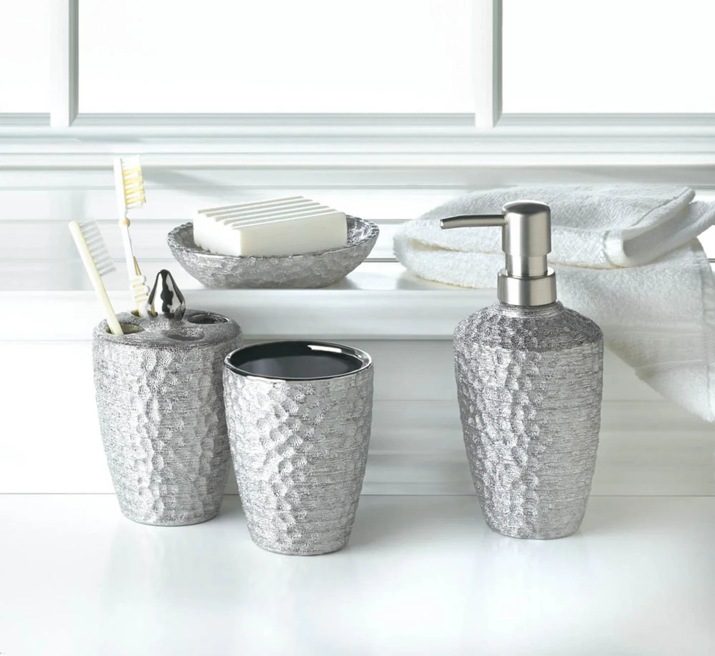 HAMMERED SILVER TEXTURE BATH ACCESSORIES