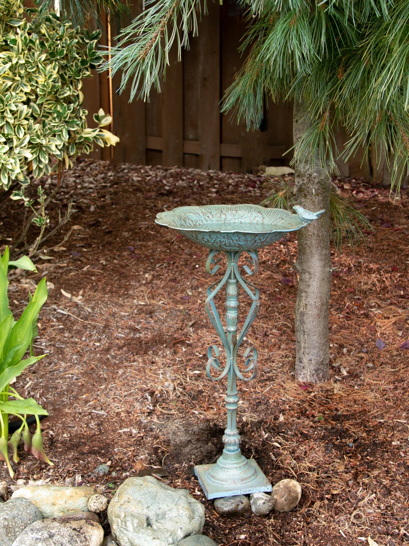 SPECKLED GREEN BIRDBATH