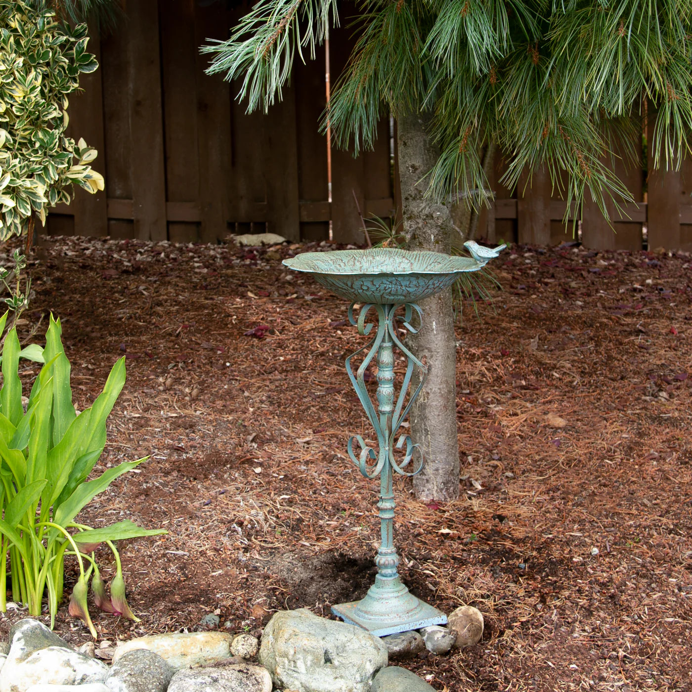 SPECKLED GREEN BIRDBATH