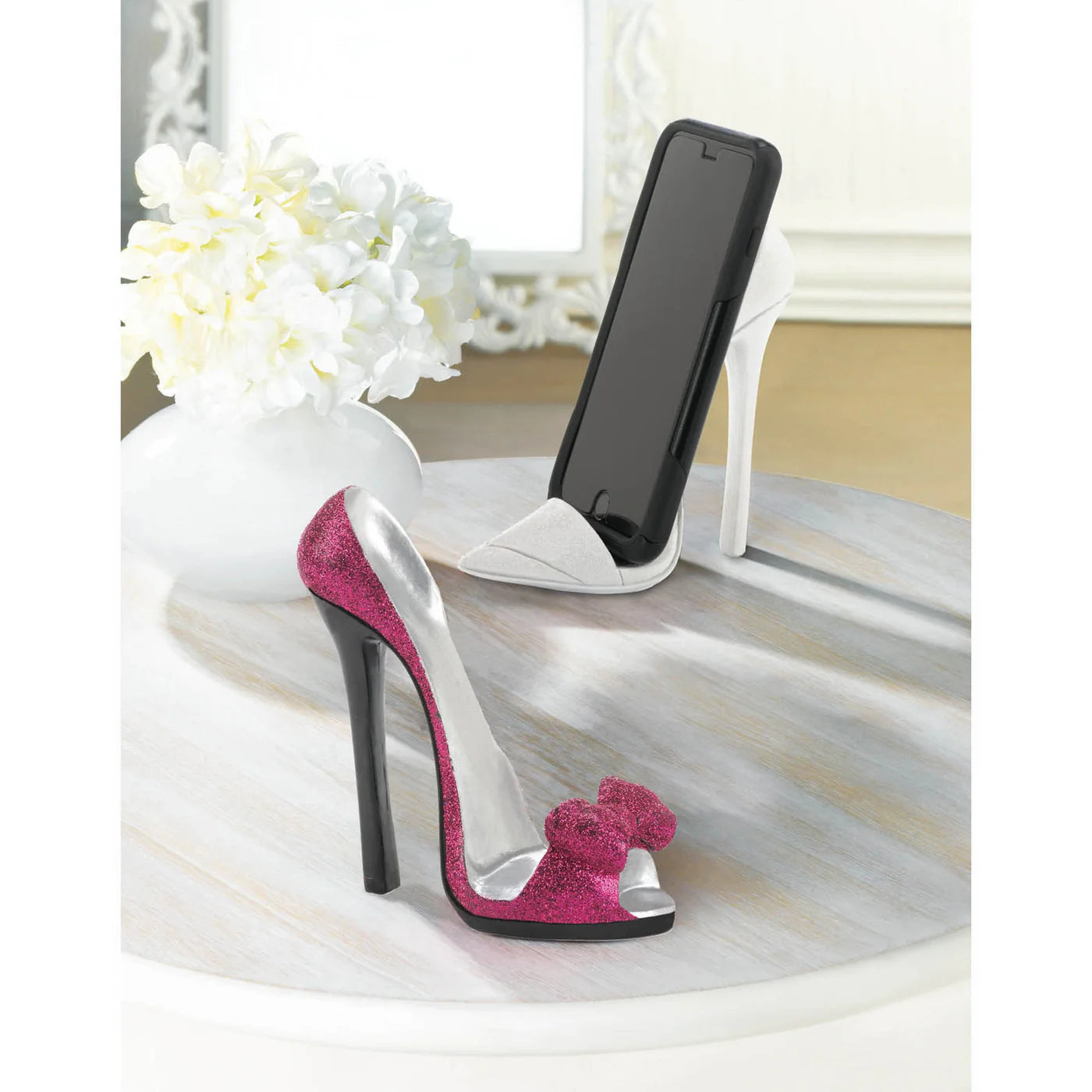 DAZZLING WHITE SHOE PHONE HOLDER
