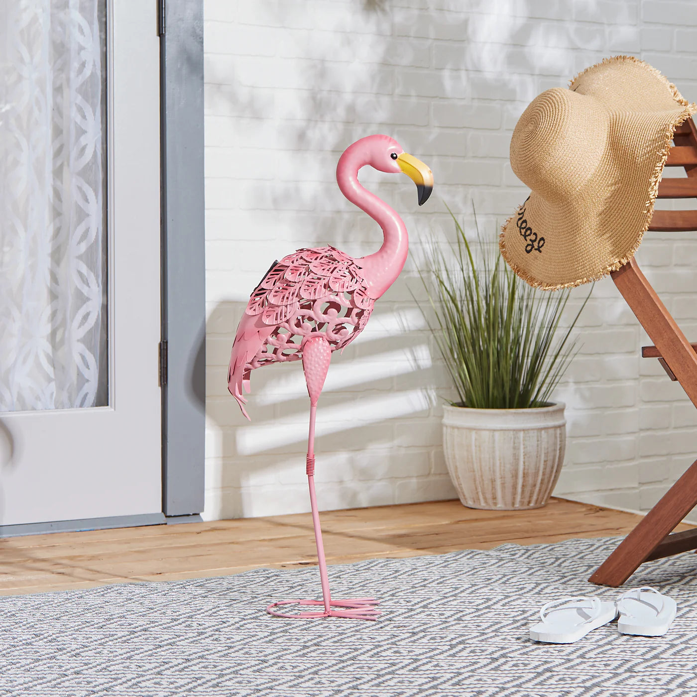 FLAMINGO STANDING TALL SOLAR METAL STATUE