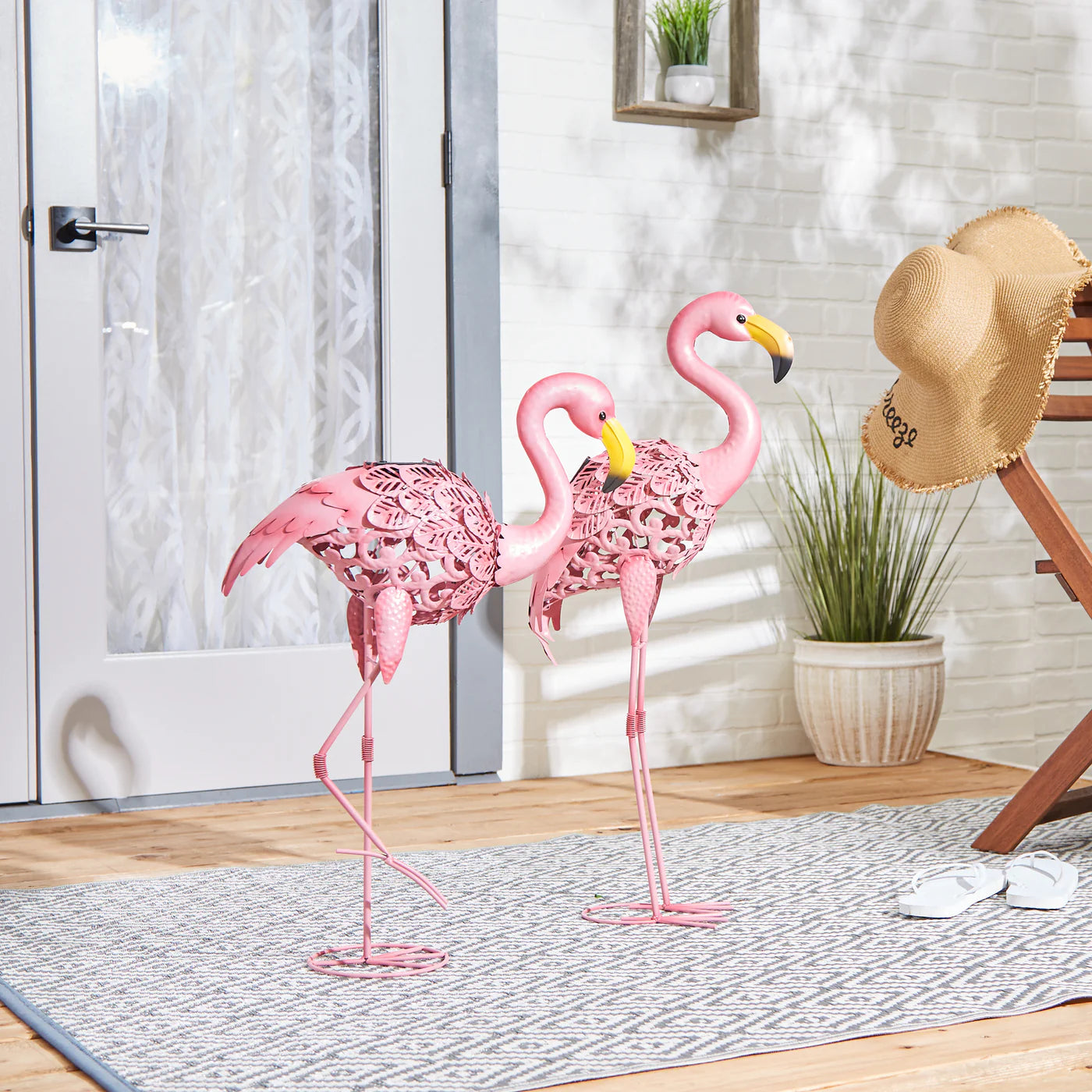 FLAMINGO LEANING SOLAR METAL STATUE