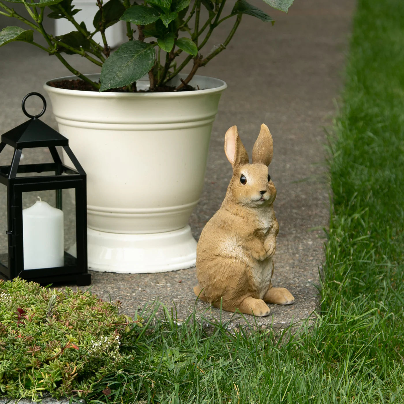CURIOUSLY CUTE BUNNY GARDEN FIGURINE