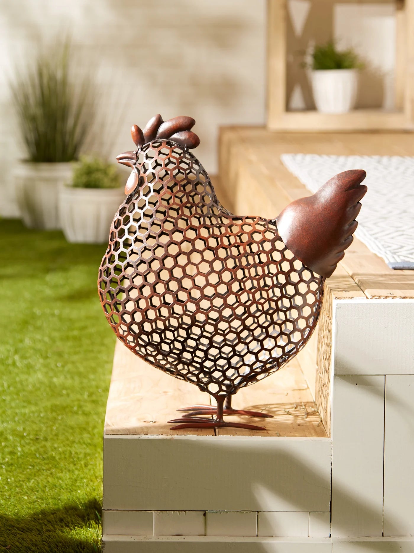 CHICKEN WIRE CHICKEN SCULPTURE