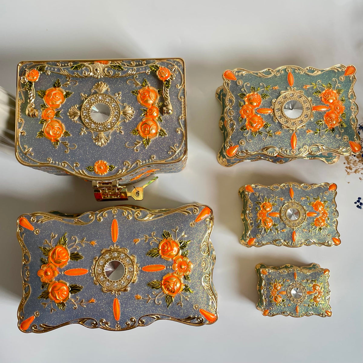 Truewon Spangle Vintage Rose Jewelry Chest Pastoral Metal Box