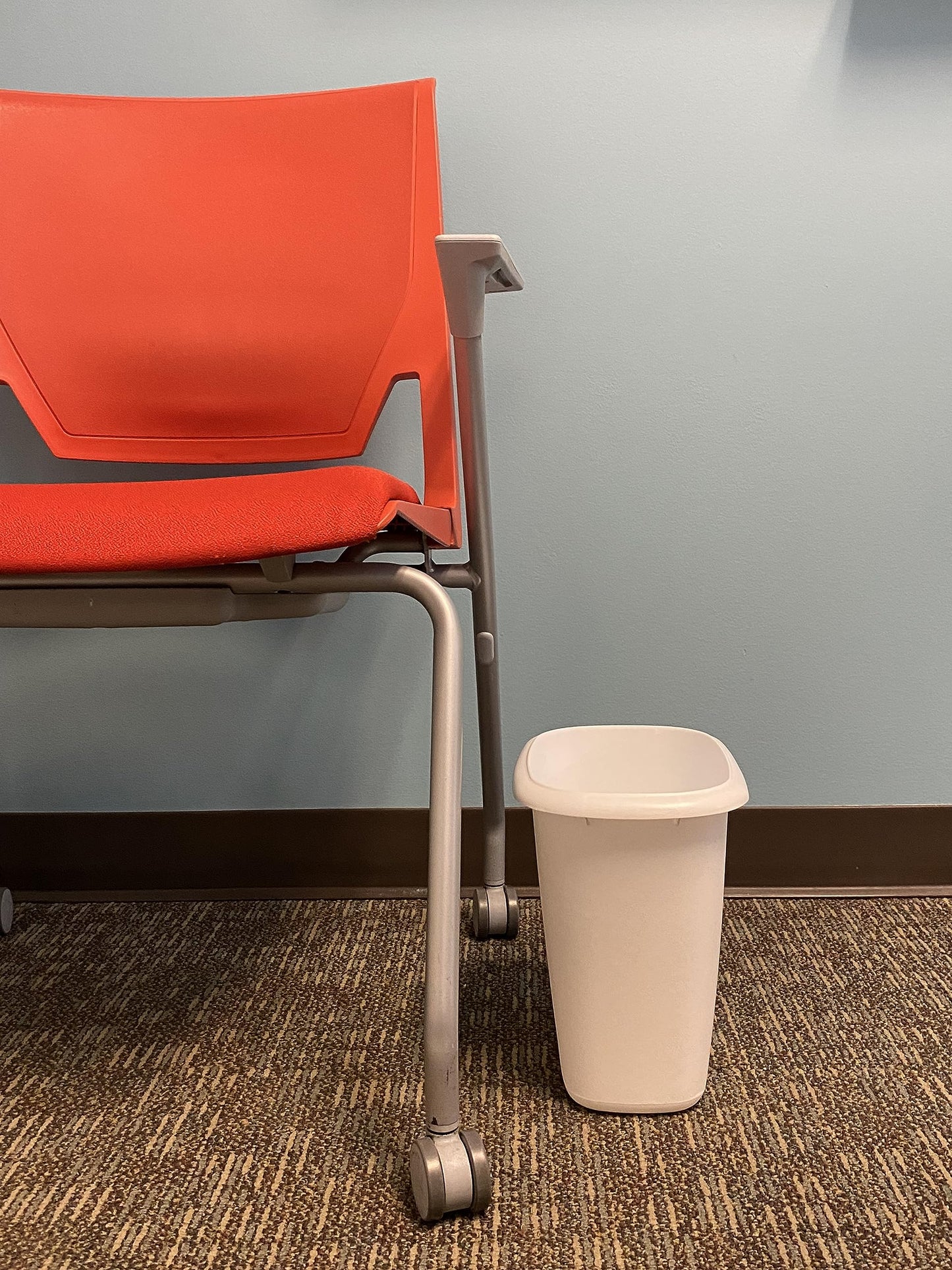 Rubbermaid Vanity Trash Can/Wastebasket 1.5-Gallons/6-Quarts White for Under Counter/Kitchen/Office/Bedroom/Bathroom