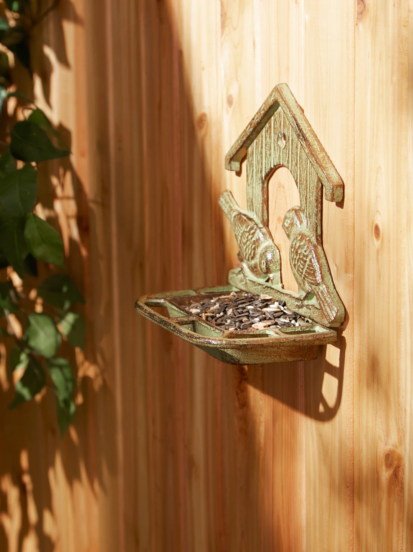 WALL MOUNTED CAST IRON BIRD FEEDER
