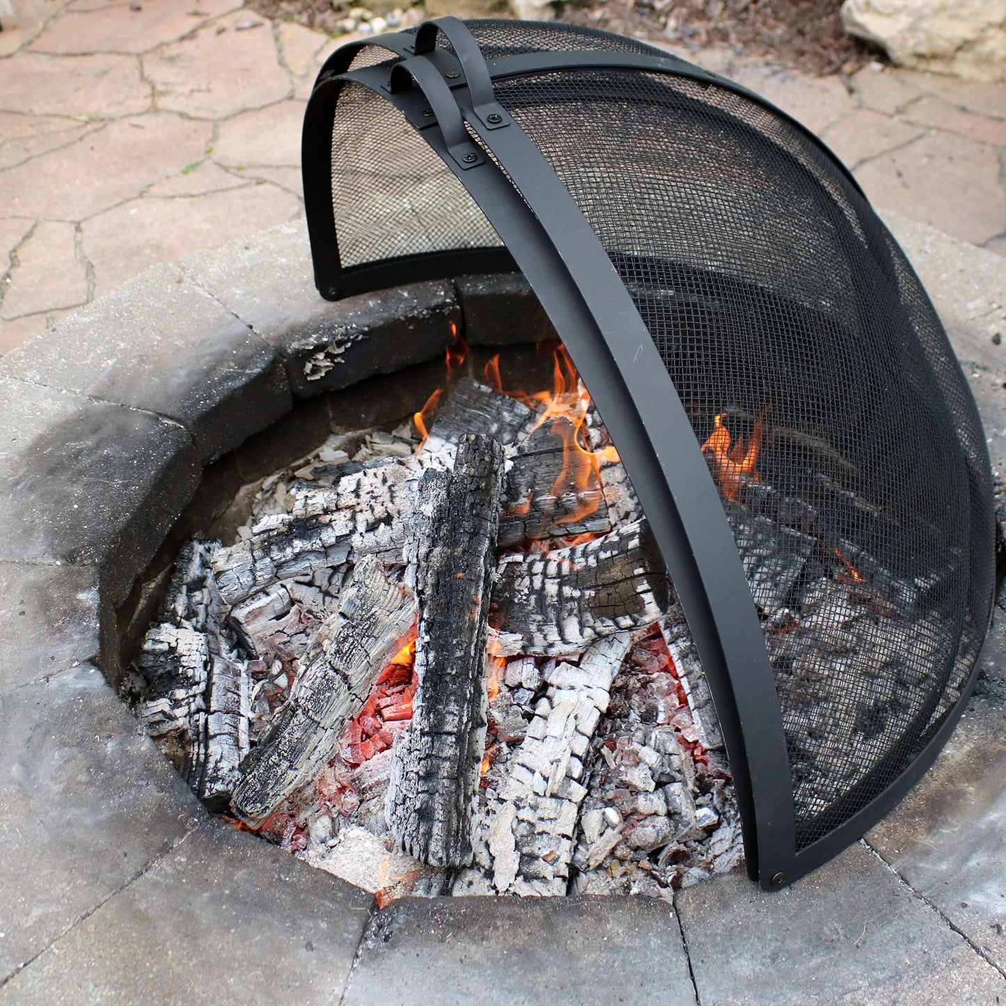 Sunnydaze Round Fire Pit Spark Screen Cover - Easy-Opening Outdoor Fire Pit Screen - Heavy‑Duty Steel Metal Mesh - 22" Diameter