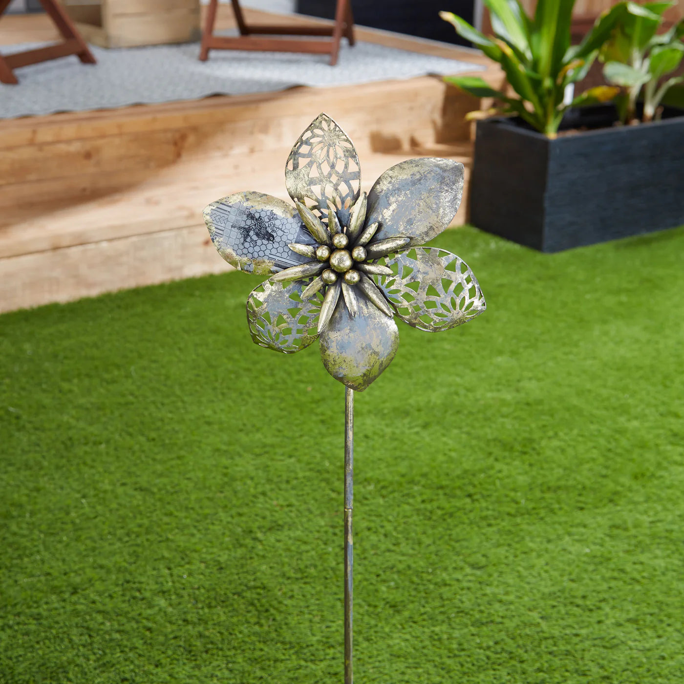 SMALL FLOWER GARDEN STAKE