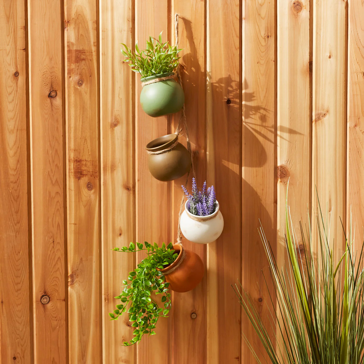 NEUTRAL GARDEN DANGLING MINI POTS