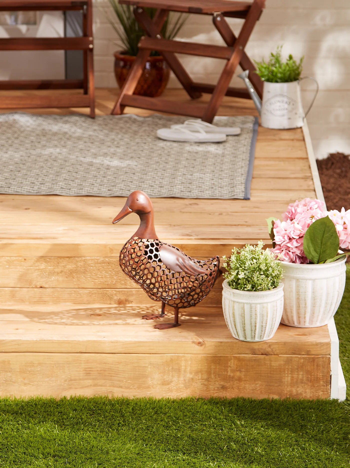 CHICKEN WIRE DUCK SCULPTURE